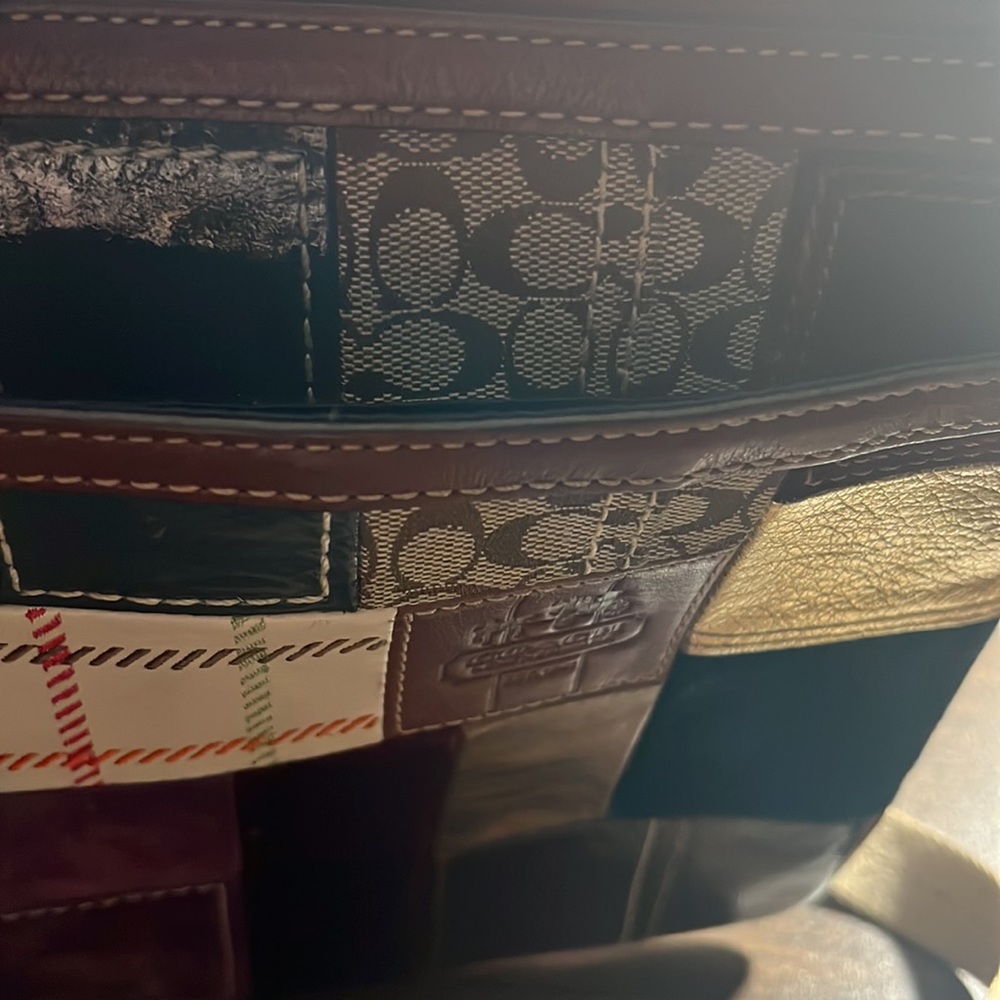 Coach - Picture 3 of 4